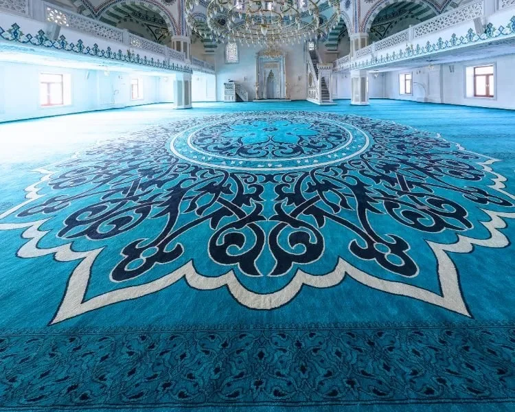 Ordu Ünye Çaybaşı Merkez Camii göbek desenli yün halı uygulaması