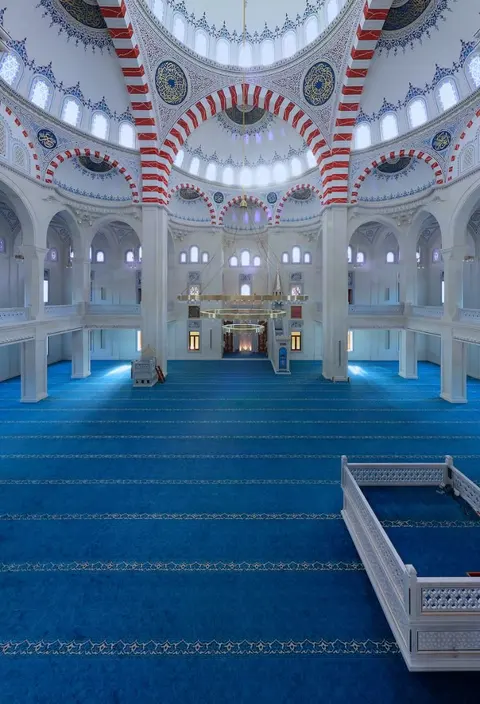 İzmir Bilal Saygılı Camii ve Külliyesi cami halısı uygulaması